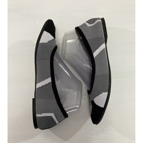 Skechers Flats Women’s 8 Black White Geometric Slip On Loafers Casual - Picture 4 of 8